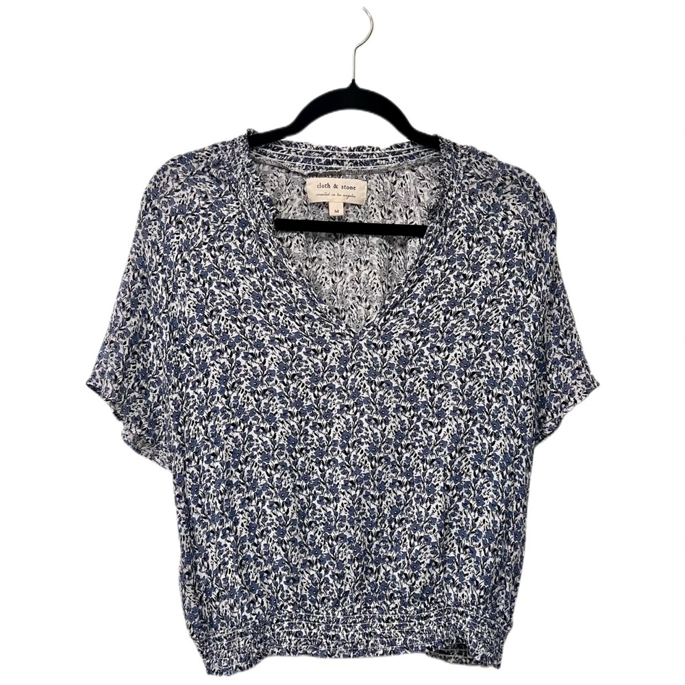 Cloth and Stone Ditsy Floral Blue and White Short Sleeve Elastic Waist Blouse.